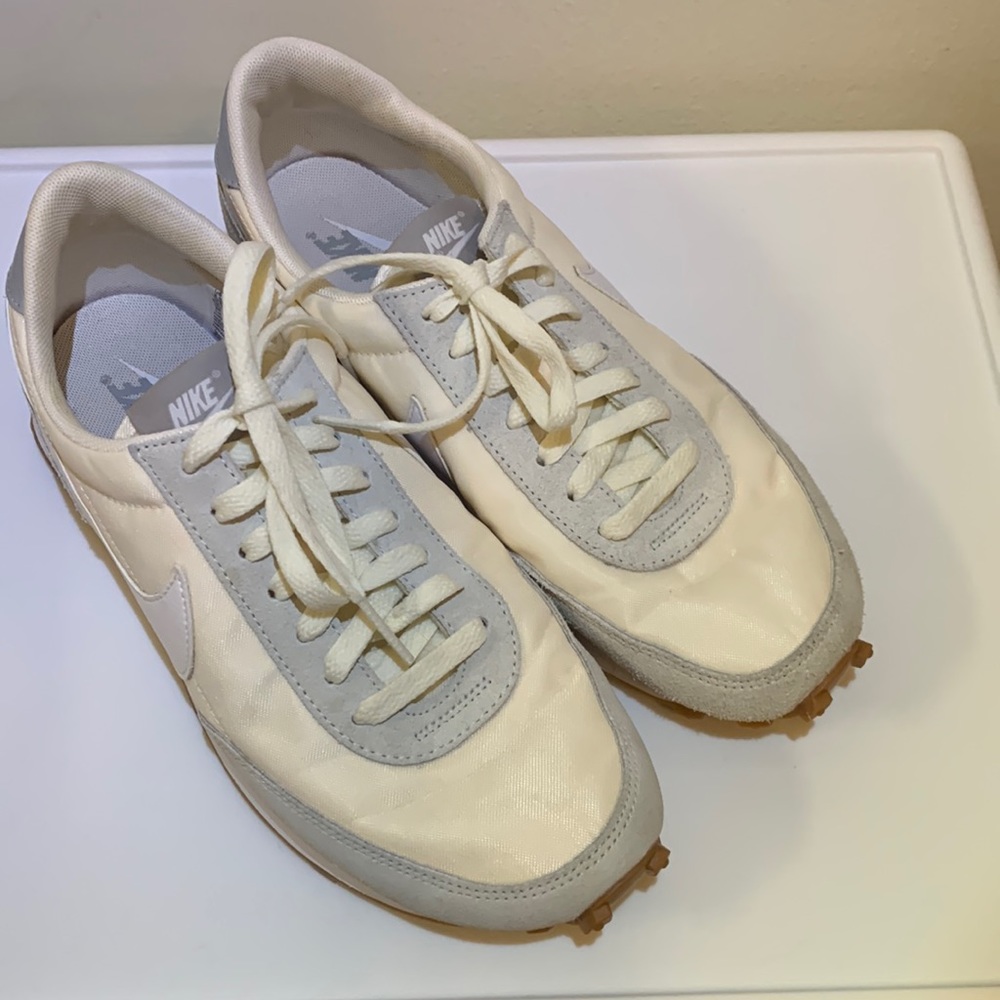 Women’s Nike Daybreak Sneakers White/Pale Ivory (8.5)